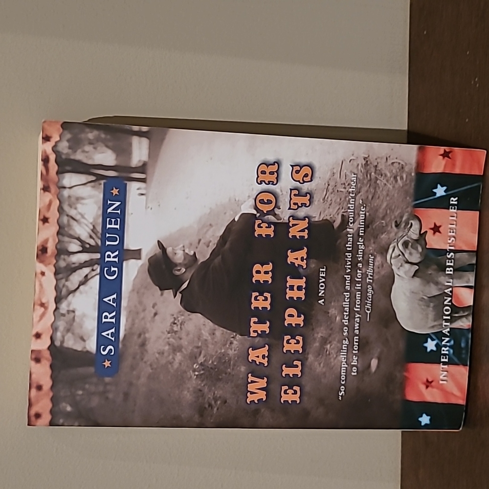 Water for Elephants- Sara Gruen - paperback